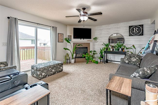 1204 Crescent View Dr Ne, Condo with 4 bedrooms, 3 bathrooms and null parking in Cedar Rapids IA | Image 4