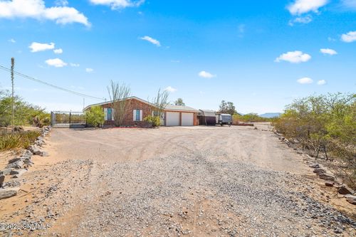 4835 Las Alturas Dr, Las Cruces, NM, 88011-7500 | Card Image