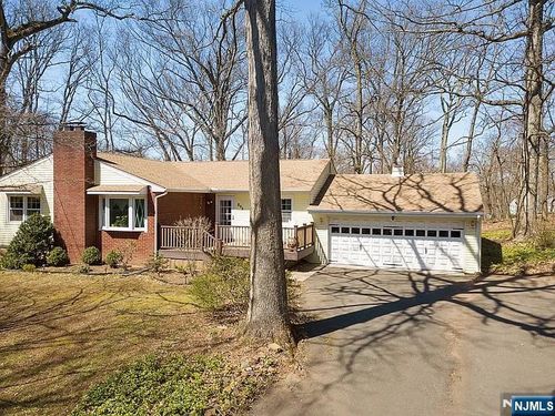 800 Vosseller Ave, Martinsville, NJ, 08836-2382 | Card Image