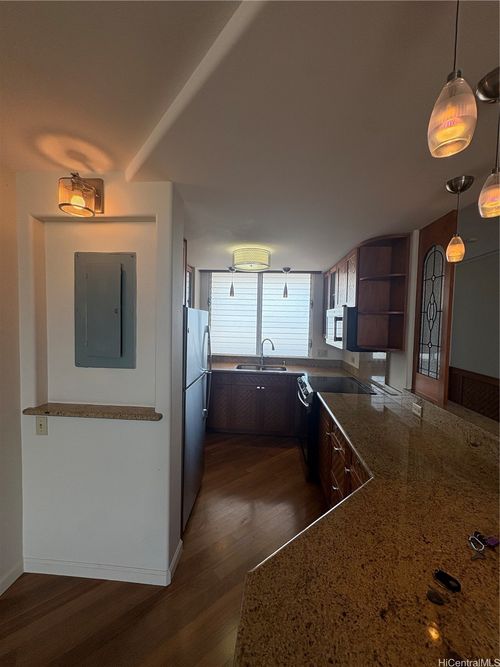 3303-1212 Punahou St, Honolulu, HI, 96826-1041 | Card Image