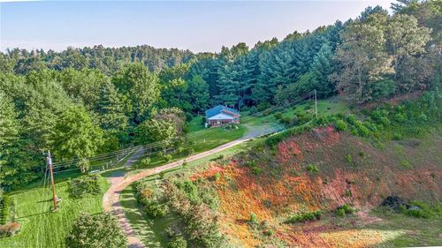 3028 W Us Highway 421, Wilkesboro, NC, 28697-8640 | Card Image