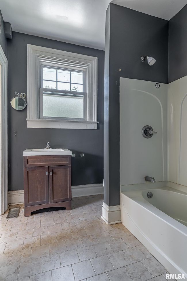 1415 Pershing Ave, House other with 3 bedrooms, 2 bathrooms and null parking in Davenport IA | Image 11
