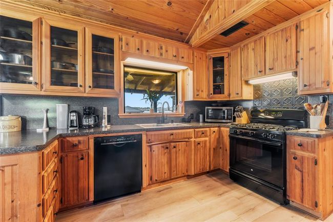 586 Beverly Blvd, House other with 2 bedrooms, 2 bathrooms and null parking in Onalaska TX | Image 6