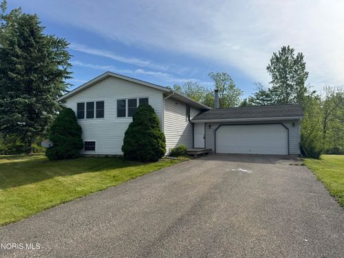 501 Briarwood Ln, Pioneer, OH, 43554-7985 | Card Image
