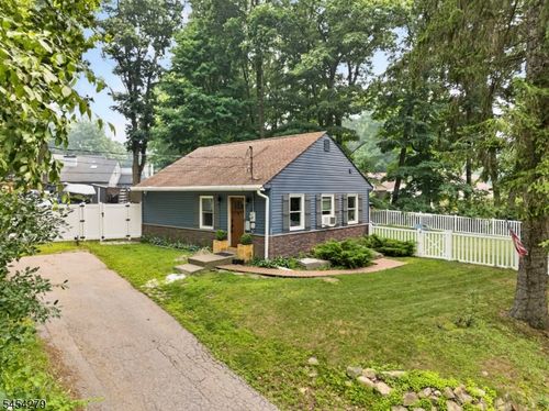 532 Glen Rd, Sparta, NJ, 07871-3712 | Card Image