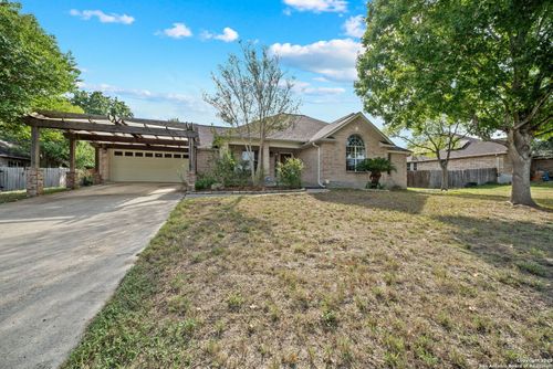 118 River Knl, Castroville, TX, 78009-2710 | Card Image