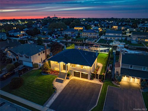 11 Dolphin Ln, West Islip, NY, 11795-5017 | Card Image