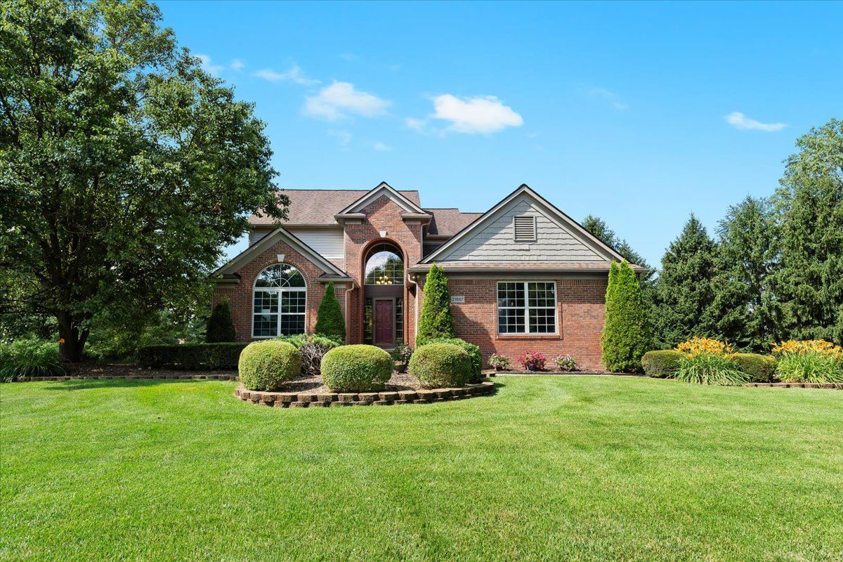 Lyon Meadow Ct, South Lyon, MI 48178
