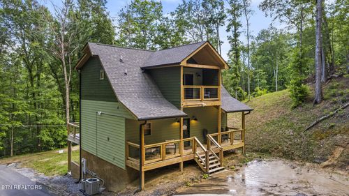 2169 Newt Huff Ln, Sevierville, TN, 37862-7404 | Card Image
