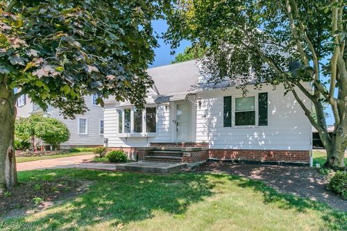 5843 Circle Dr, Mayfield Heights, OH, 44124-3141 | Card Image