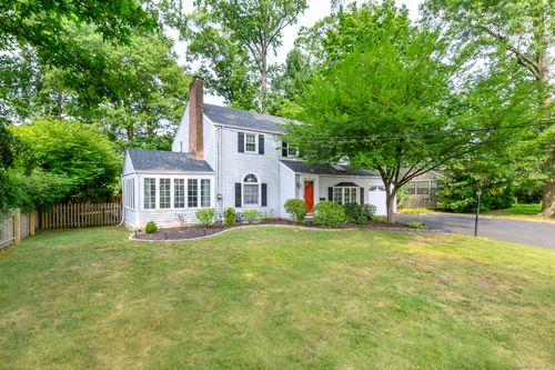 42 Fara Dr, Stamford, CT, 06905-3215 | Card Image