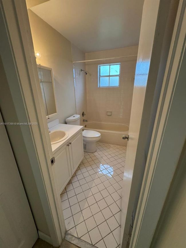 APT-208 - 8630 Sw 3 Rd St, Condo with 1 bedrooms, 2 bathrooms and null parking in Pembroke Pines FL | Image 9