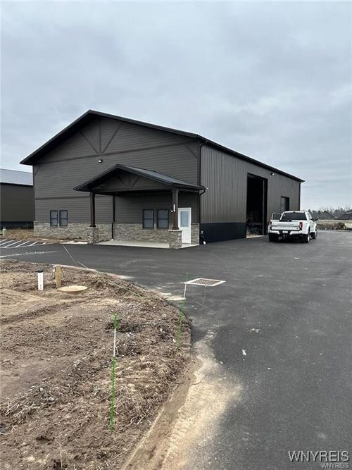 9367 County Rd, Clarence Ctr, NY, 14032-9650 | Card Image