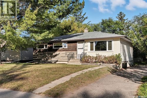 2805 Cumberland Ave S, Saskatoon, SK, S7J2A5 | Card Image