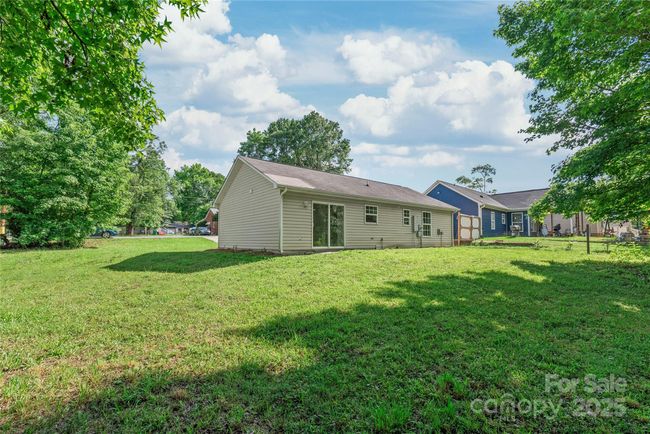 425 Austin Dr, House other with 3 bedrooms, 2 bathrooms and null parking in Charlotte NC | Image 24