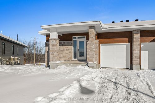 2-1112 Moore St, Brockville, ON, K6V0H1 | Card Image