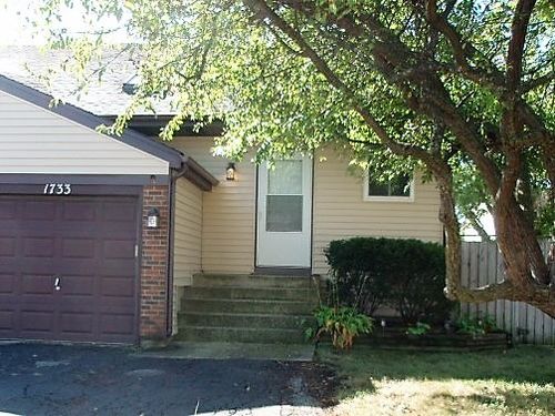 1733 Howe Ln, Hanover Park, IL, 60133-5940 | Card Image