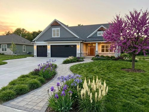 N55W25226 Crescent Hill Dr, Sussex, WI, 53089-1290 | Card Image