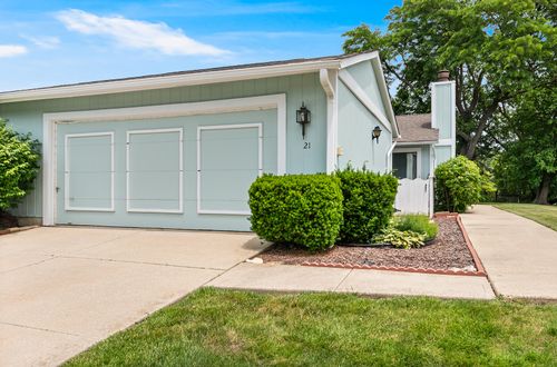 21 Wake Robin Ct, Woodridge, IL, 60517-1716 | Card Image
