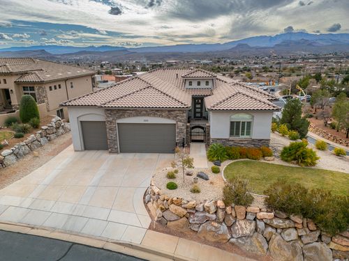 2035 N Gunsight Dr, St. George, UT, 84770-6253 | Card Image