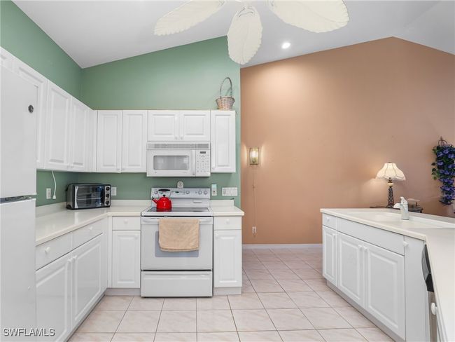 APT-202 - 1170 Partridge Ln, Condo with 2 bedrooms, 2 bathrooms and null parking in NAPLES FL | Image 6