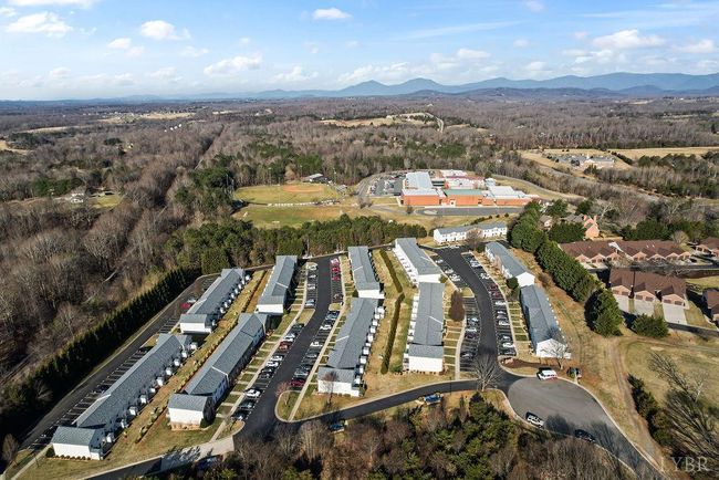 1036 Middle View Dr, Townhouse with 3 bedrooms, 3 bathrooms and null parking in Forest VA | Image 9