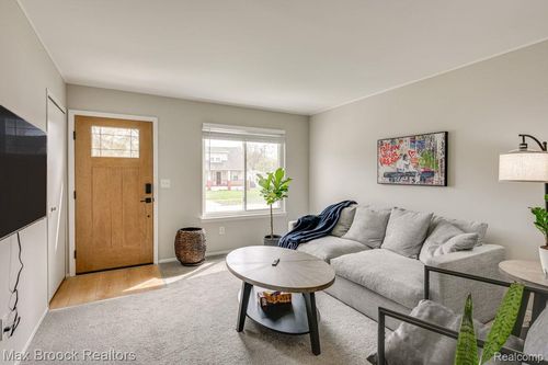 36 W Mahan Ave, Hazel Park, MI, 48030-1153 | Card Image