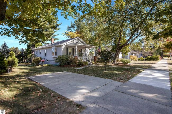 1037 E State St, House other with 2 bedrooms, 1 bathrooms and null parking in Traverse City MI | Image 25