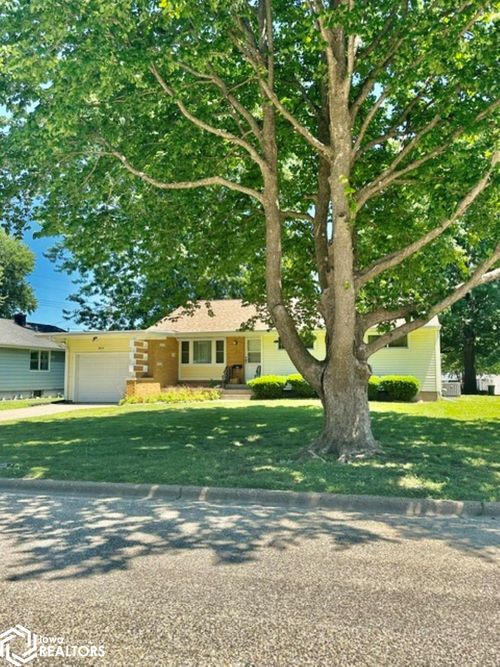 2014 S 4th St, Burlington, IA, 52601-6459 | Card Image