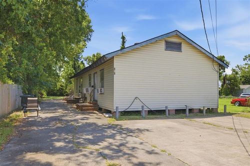 915 N Blake St, Lake Charles, LA, 70601-1765 | Card Image