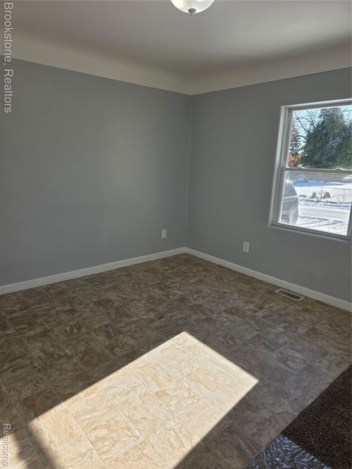 1095 W Pine Ave, Mount Morris, MI, 48458-1002 | Card Image