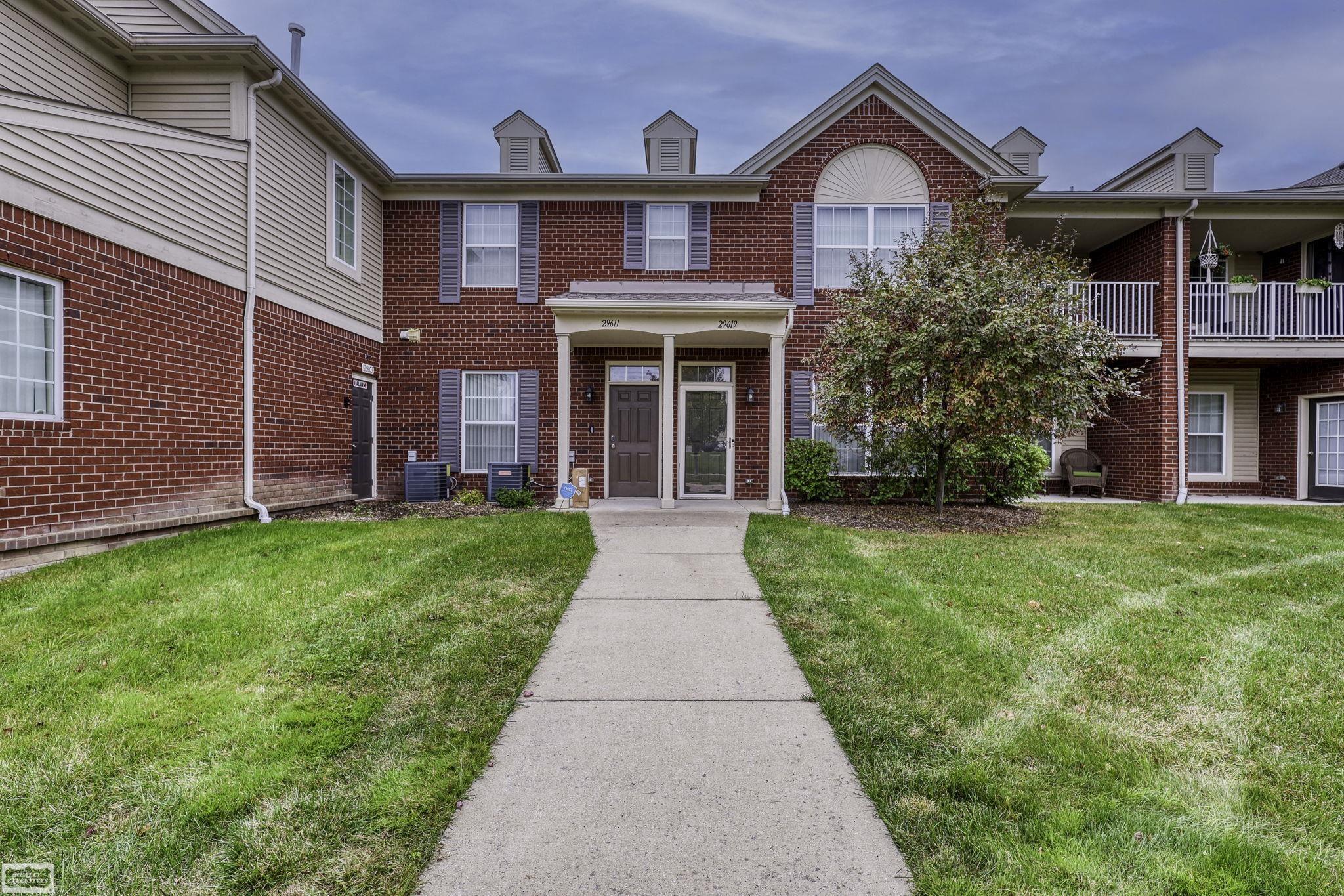 Fox Run Cir, Warren, MI 48092