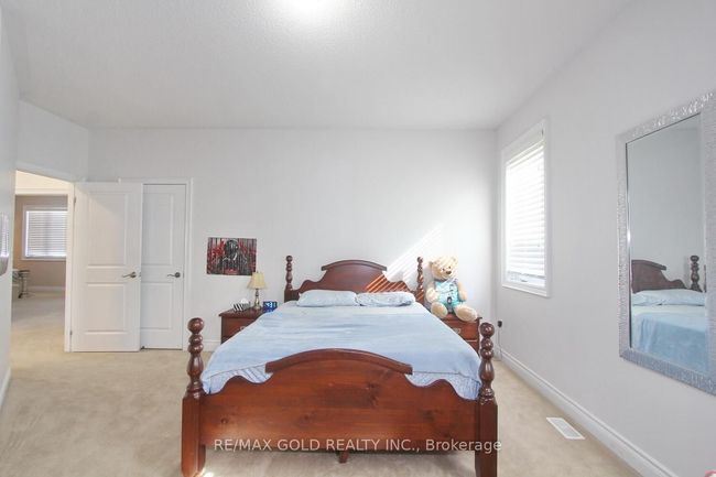 14 Ladbrook Cres, House other with 7 bedrooms, 5 bathrooms and 4 parking in Brampton ON | Image 23