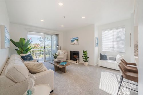 b214-20371 Bluffside Cir, Huntington Beach, CA, 92646-8529 | Card Image