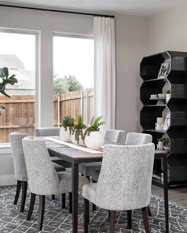 Dining | Image 12