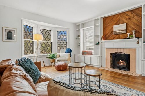 2031 W Summit Ave, San Antonio, TX, 78201-4939 | Card Image