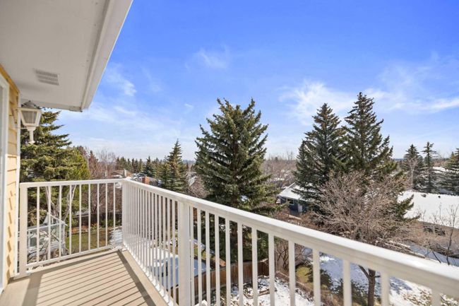28 Stradwick Way Sw, Home with 3 bedrooms, 3 bathrooms and 2 parking in Calgary AB | Image 18