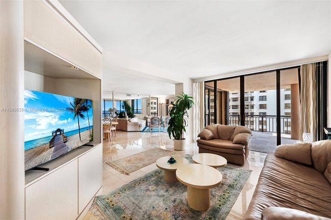 603 - 10175 Collins Ave, Condo with 2 bedrooms, 2 bathrooms and null parking in Bal Harbour FL | Image 11