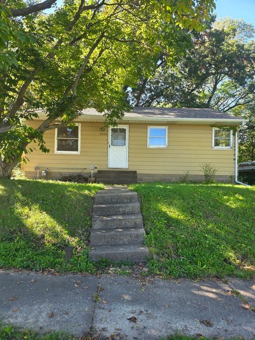 2324 N Sturdevant Street, Davenport, IA, 52804 | Card Image