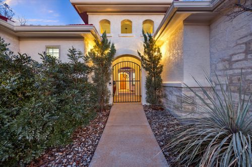 220 Neal Dr, Liberty Hill, TX, 78642-4606 | Card Image