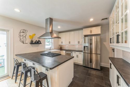 32 Henderson Ave, Port Washington, NY, 11050-2463 | Card Image
