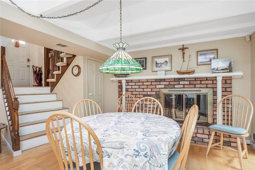 9 Branch Ln, East Setauket, NY, 11733-3316 | Card Image