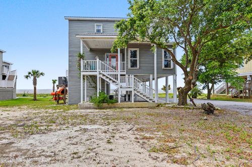 7613 Belle Fontaine Dr, Ocean Springs, MS, 39564-8490 | Card Image