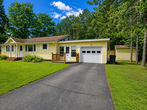 41 Gilbert St, Newport, VT, 05855-9732 | Card Image