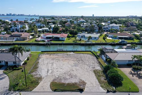 536 Gunwale Ln, Longboat Key, FL, 34228-3710 | Card Image