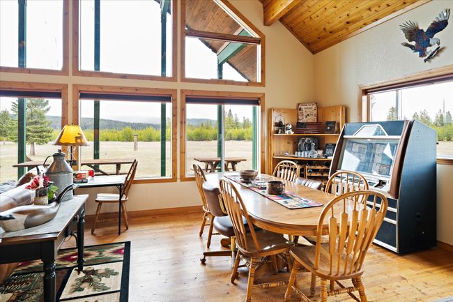 Main Cabin - Dining Room | Image 22