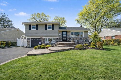 57 Richfield St, Plainview, NY, 11803-1438 | Card Image