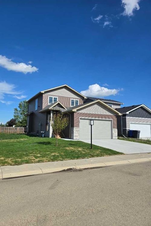 30 Clover St, Beiseker, AB, T0M | Card Image