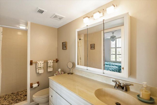 APT-323 - 4100 Highway A1a, Condo with 3 bedrooms, 3 bathrooms and null parking in Hutchinson Island FL | Image 21