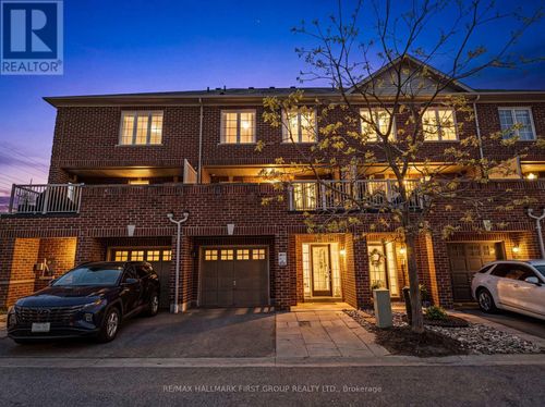 17 Edison Way, Whitby, ON, L1R0M3 | Card Image